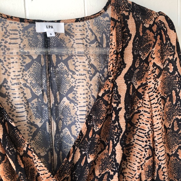 New LPA Snake Pinched Shoulder Top - Picture 4 of 5